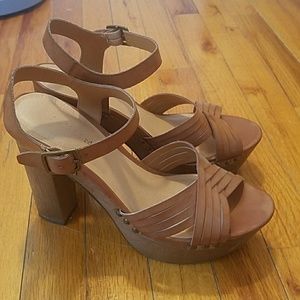 Block-heeled sandals with ankle strap